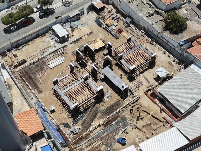 Vista aérea do conjunto da obra ao fim do mês.